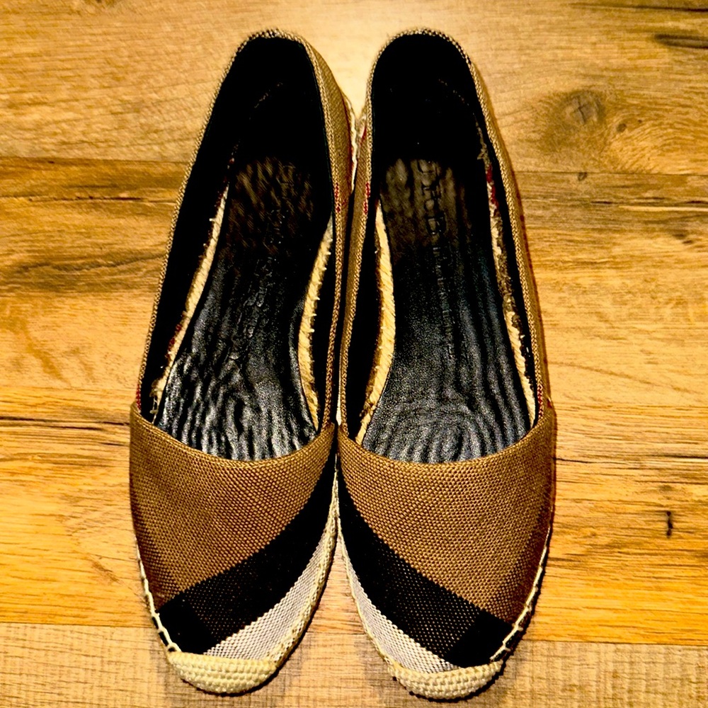 Burberry Flats in size 6/12